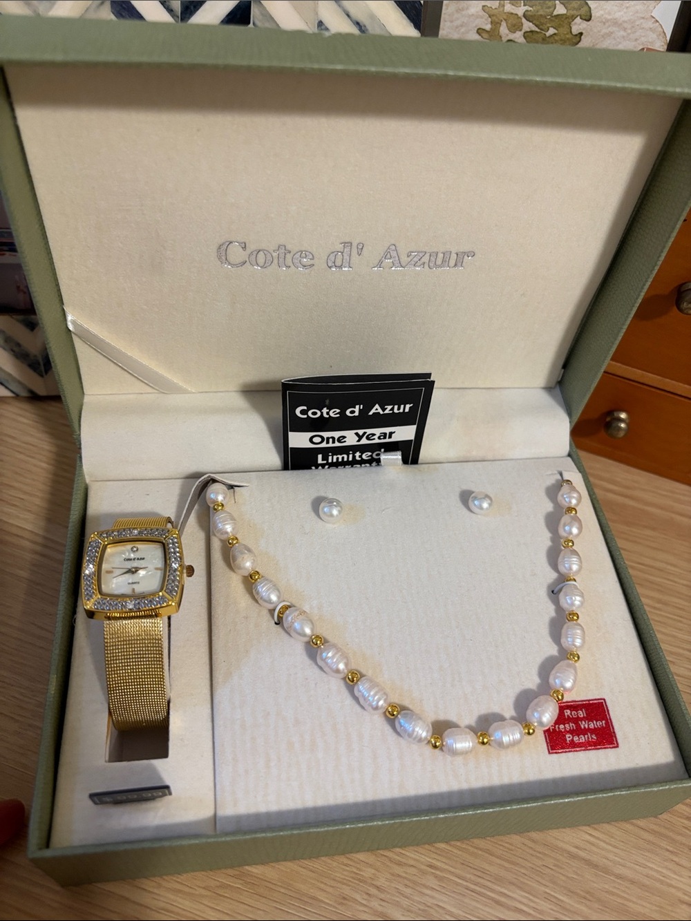 Brand new Gold & White Freshwater Pearl Necklace